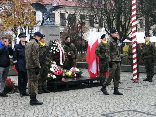 Uczcili niepodległość kwiatami, biegami i odznaczeniami [GALERIA]