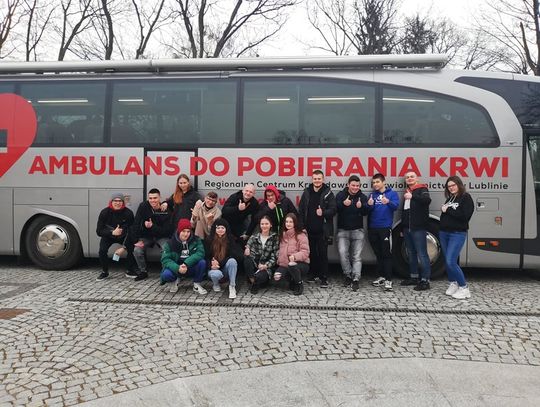 Uczniowie podzielili się cennym darem