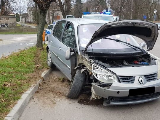 Uderzył w drzewo. Miał aż 3,5 promila