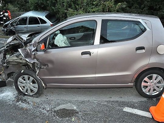 Uderzył w zaparkowane auto