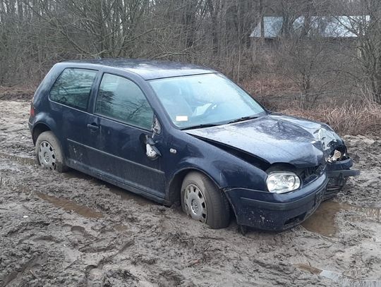 Ukradli golfa. Chcieli go sprzedać na części, ale się zakopali