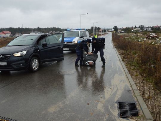 Uzbrojeni przestępcy napadli na sklep jubilerski. Policja rozpoczęła pościg