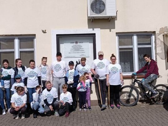 Perły Klonownicy w akcji! Sprzątały okolice z okazji Dnia Ziemi