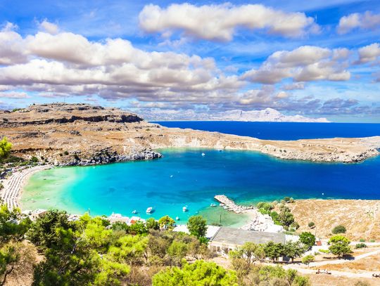 Wakacje na Rodos – z czego słynie ta grecka wyspa i dlaczego jest tak popularna?