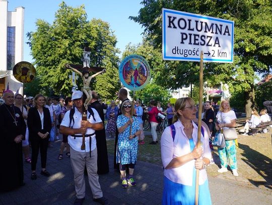 Pielgrzymi już na szlaku. Wędrują na Jasną Górę [ZDJĘCIA]