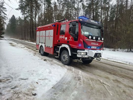 Witoroż. Ciął drzewo. Piła uszkodziła mu nogę Witoroż. Ciął drzewo. Piła uszkodziła mu nogę