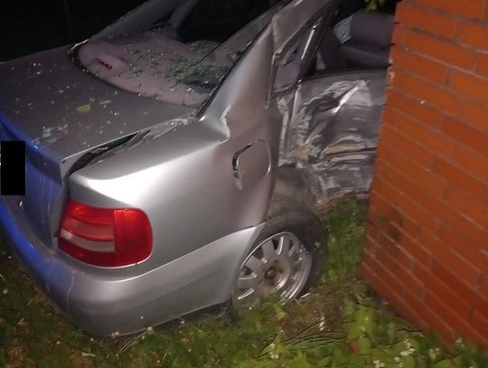 Wjechał w auto funkcjonariuszy. Miał ponad 2 promile
