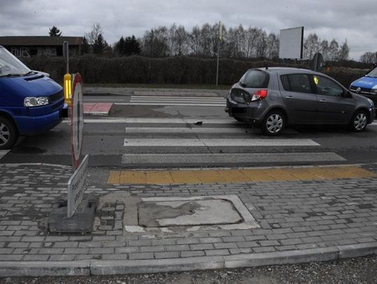 Wjechał w tył jej samochodu, a ona potrąciła pieszą