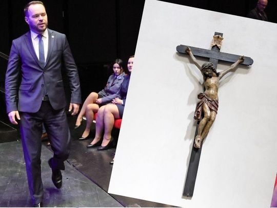Sąd orzekł. Wojewoda lubelski mógł zdjąć krzyż ze ściany