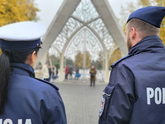 Wszystkich Świętych. Na drogach i w okolicach cmentarzy będzie więcej policjantów