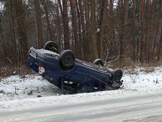 Dachowanie pod Piszczacem. Na miejscu pracują służby wyczółki dachowanie auto piszczac
