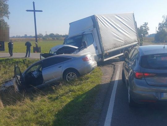 Wypadek na krajowej 63. Kierowca był pijany. 3 osoby trafiły do szpitala