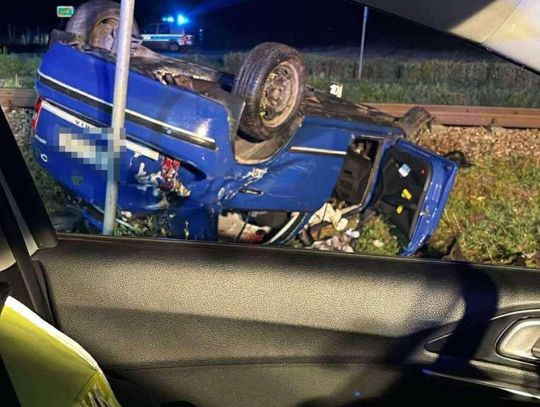 Wypadek na przejeździe kolejowym w Suścu. Trzy osoby ranne po zderzeniu z szynobusem