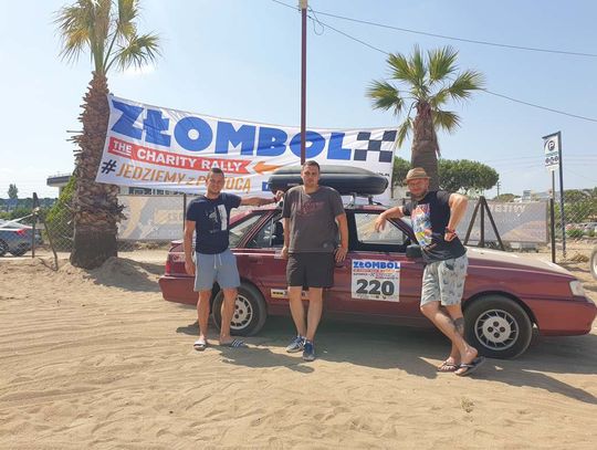 Wyruszają Polonezem w szczytnym celu