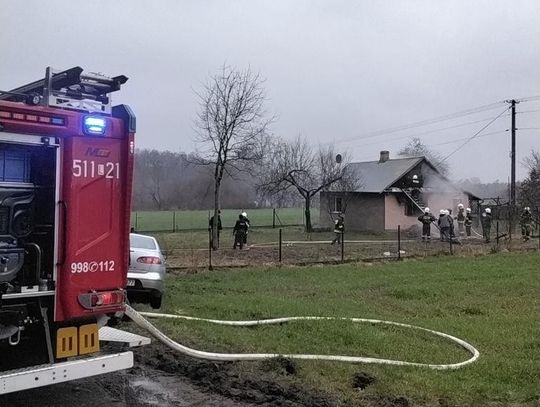 Pożar budynku mieszkalnego gminie Borki. Trwa akcja gaśnicza