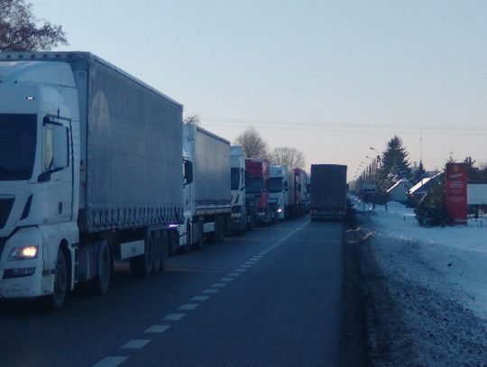 Armagedon na krajowej dwójce. Policja twierdzi, że panuje nad sytuacją