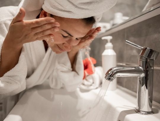 Zadbaj o swoją skórę — dlaczego warto wybierać mydła naturalne?