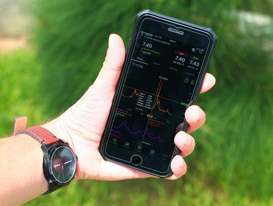 Zainwestował na polecenie „konsultantki”. Stracił niemal 55 tys. zł