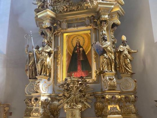 Ołtarz w sanktuarium Matki Bożej Kodeńskiej już po renowacji