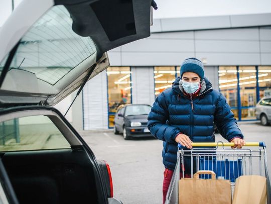 Zakupy w Sylwestra, Nowy Rok i niedzielę. Godziny otwarcia popularnych sklepów