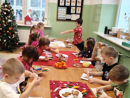 Zalesie. Przedszkolaki dekorowały pierniki [ZDJĘCIA]