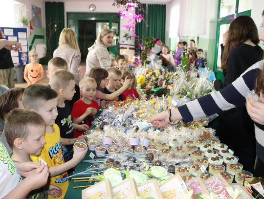 Zalesie. Szkolny kiermasz wielkanocny okazał się sukcesem [ZDJĘCIA]