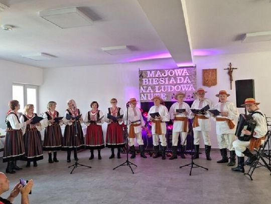 Znów zaśpiewają na ludową nutę. Zobacz jak to robią (FILM)