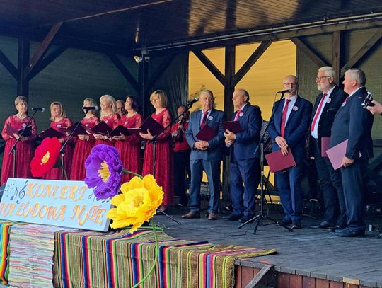 Łomazy. Zaśpiewali na ludowo [GALERIA ZDJĘĆ, FILM]