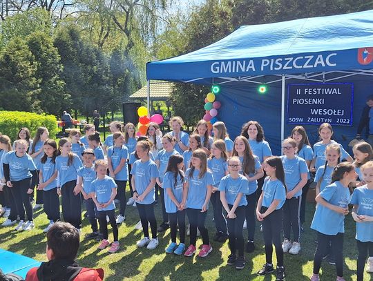 Zaśpiewali piosenki z uśmiechem na ustach. Tak było dziś w Zalutyniu [VIDEO]