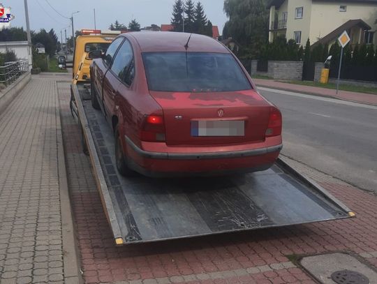 Zatrzymane do kontroli auto cudem poruszało się jeszcze po drodze