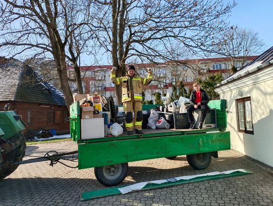 Zbierali stare telefony, komputery i telewizory. Dla dobra środowiska