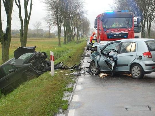 Zderzenie czołowe w Grabowcu. Dwie osoby w szpitalu