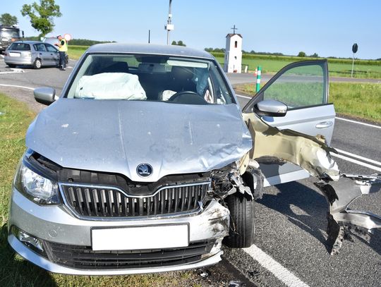 Zderzenie dwóch aut. Pasażerka jednego z nich trafiła do szpitala