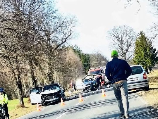 Zderzenie osobówki z motocyklem. Nie żyje motocyklista Zderzenie osobówki z motocyklem. Nie żyje motocyklista