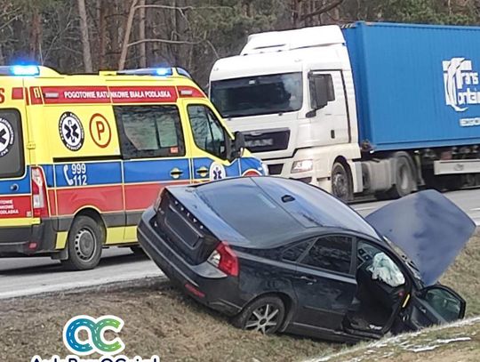 [Z OSTATNIEJ CHWILI] Zderzenie samochodów na krajowej dwójce. Jedna osoba ranna