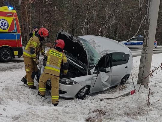 Zderzenie aut w Starej Wróblinie. Dwie osoby ranne [ZDJĘCIA]