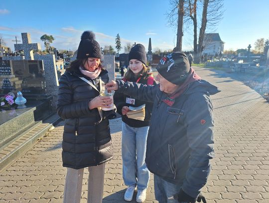 Zebrali prawie 32,5 tys. zł na ratowanie nagrobków (GALERIA ZDJĘĆ)