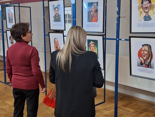 Znani podróżnicy w karykaturze. Niezwykła wystawa w Milanowie (ZDJĘCIA)