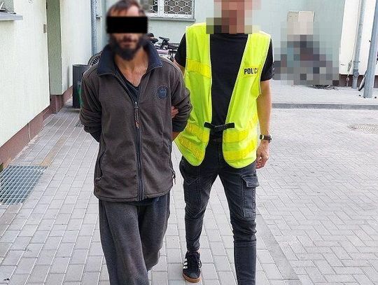 Zniszczył wiatę i miał cudze dokumenty. 27-latek zatrzymany w Ogrodnikach [ZDJĘCIE]
