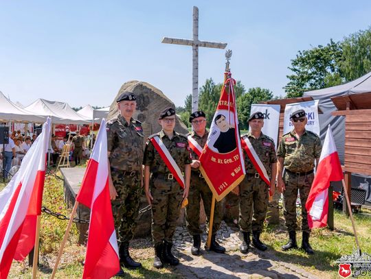 Żywa lekcja historii w Jeziorach. Uczcili pamięć partyzantów z oddziału „Zenona” [GALERIA ZDJĘĆ]