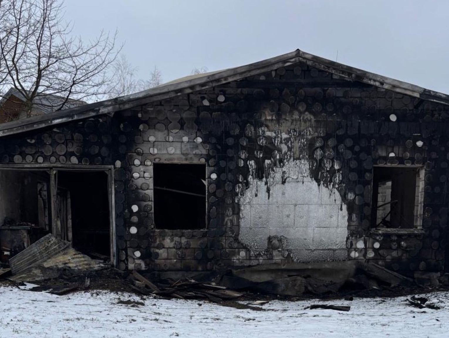 30 lat dorobku spłonęło w jedną noc. Ruszyła pomoc dla stolarni w Platerowie [ZDJĘCIA]