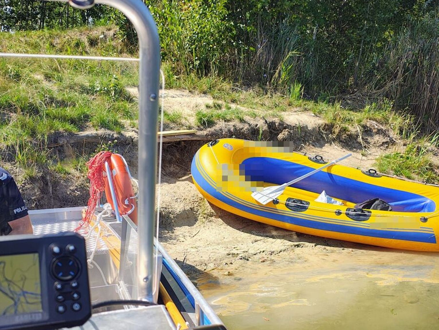 37-latek na pontonie. Miał ponad promil alkoholu