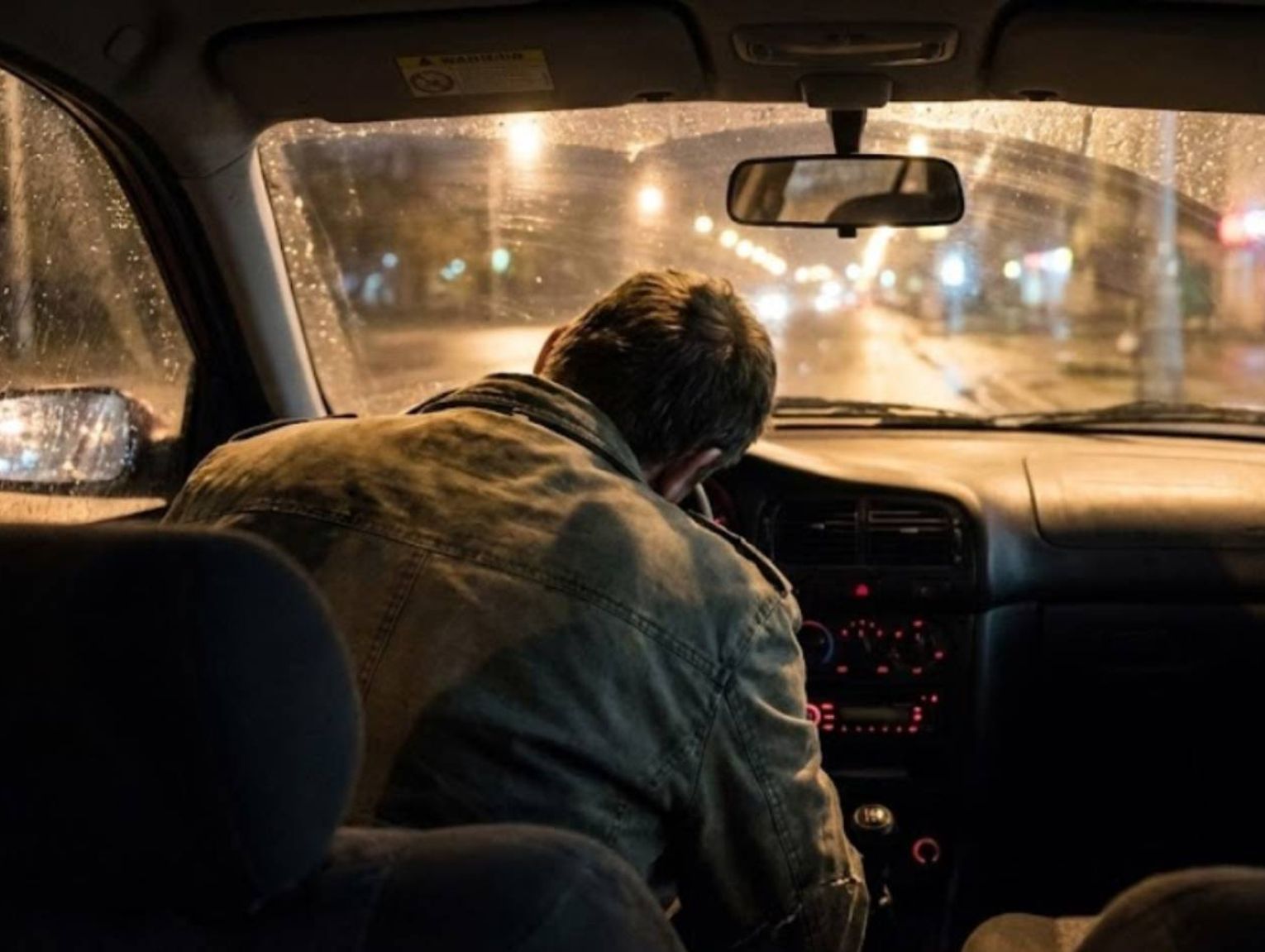 LUBELSKIE: Miał blisko 2,5 promila alkoholu i kierował autem. Żołnierze zepchnęli samochód z drogi