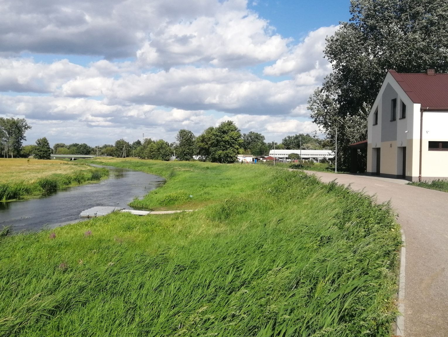 BIAŁA PODLASKA: Inwestycja przy rzece zaraz ruszy, ale wał do remontu