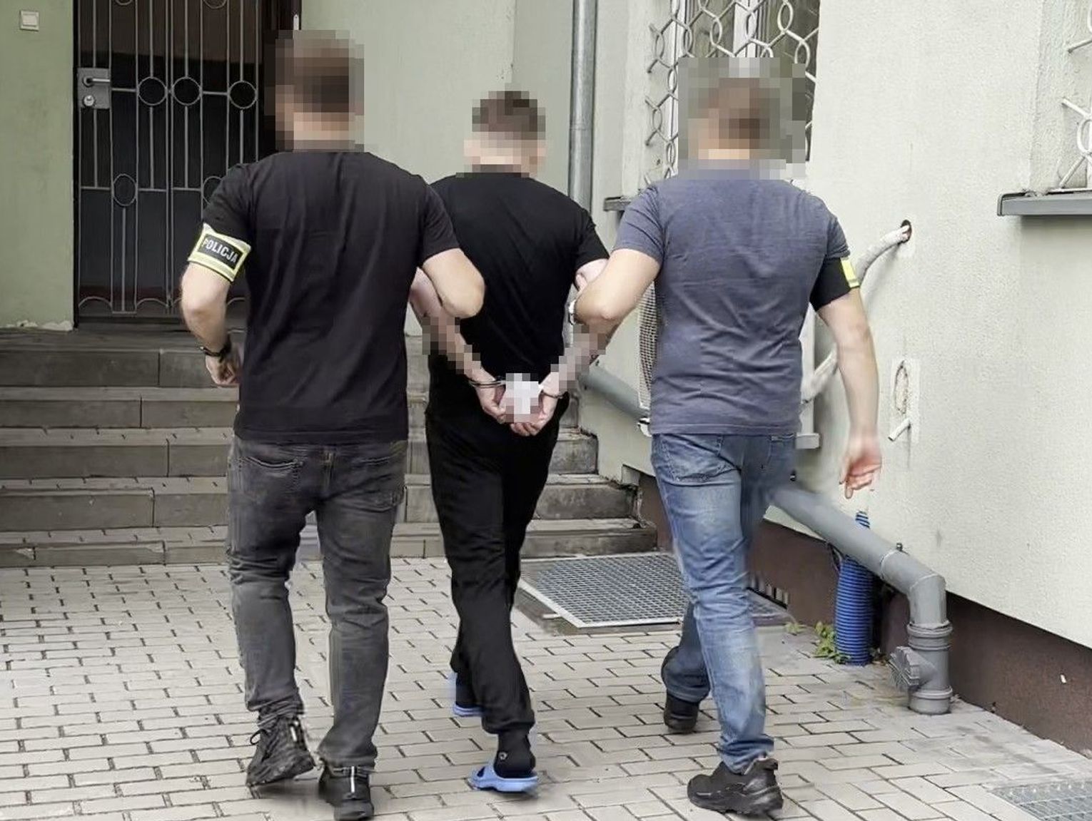 Biała Podlaska. Miał 7,5 kg narkotyków i 220 tys. zł. Jest w rękach policji [FILM]