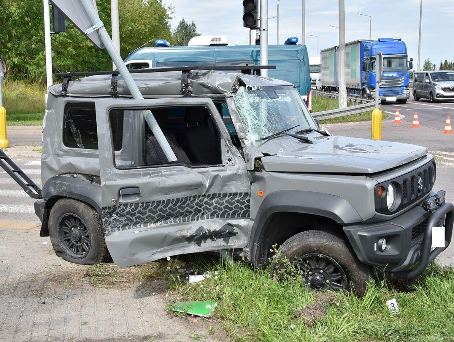 Biała Podlaska. Zderzenie suzuki ciężarówką