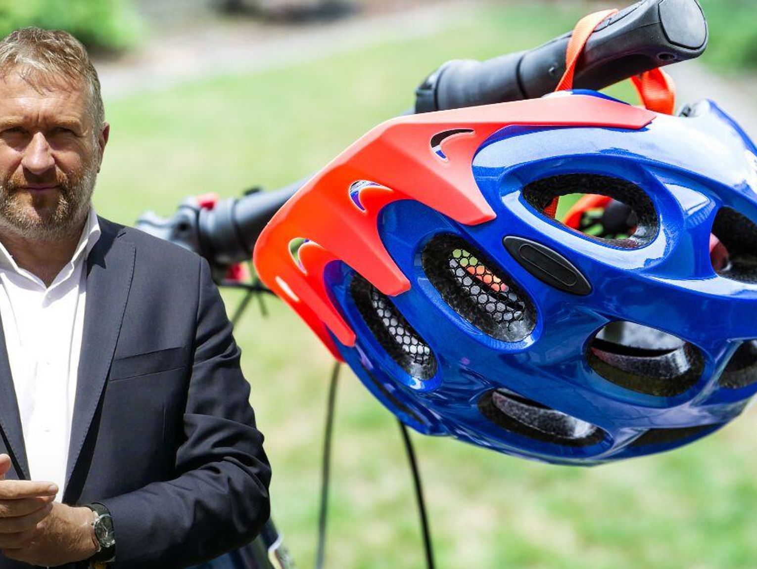 Burza o kaski dla rowerzystów