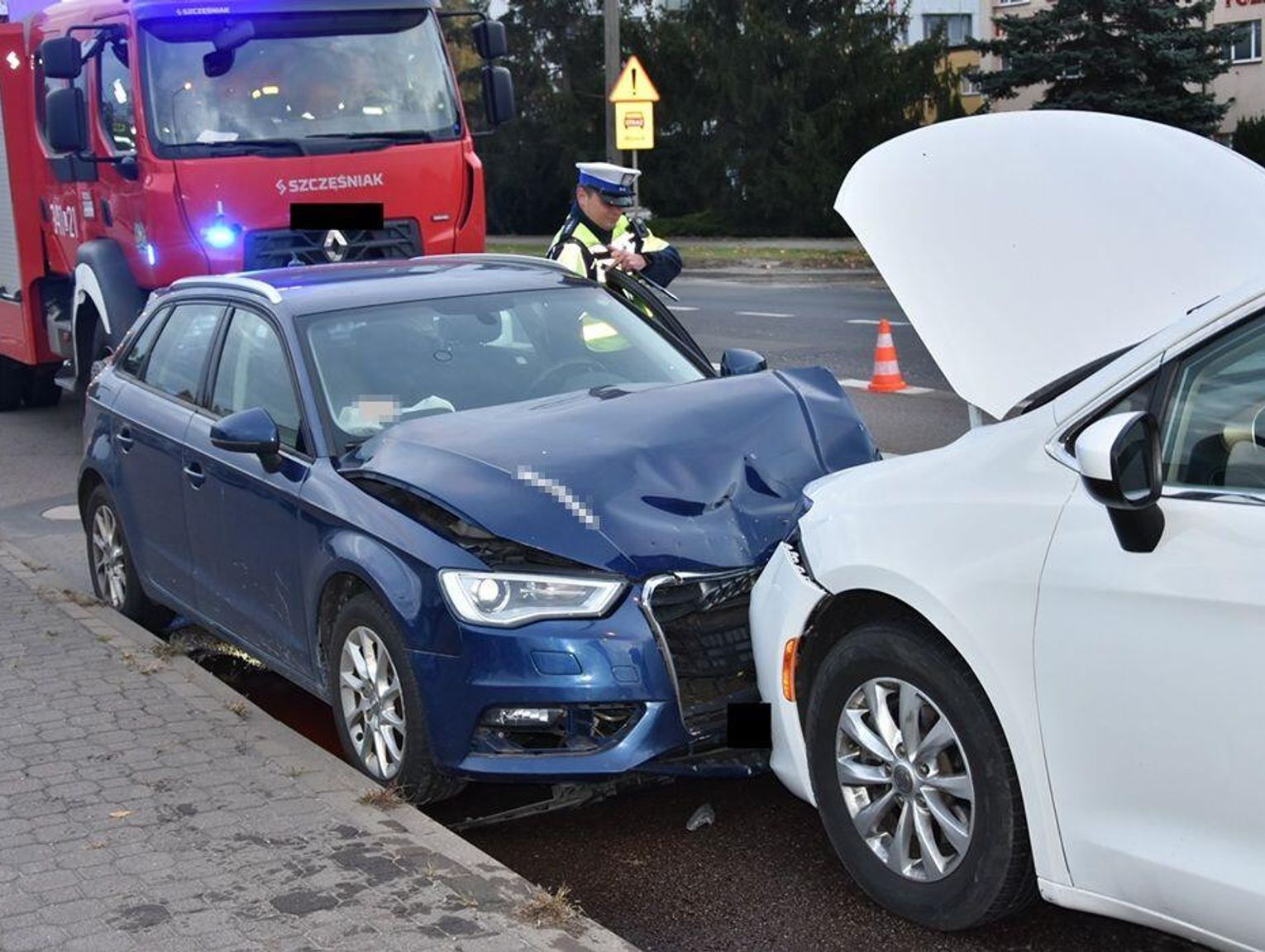 Chciał skręcić w lewo. Zderzył się z audi