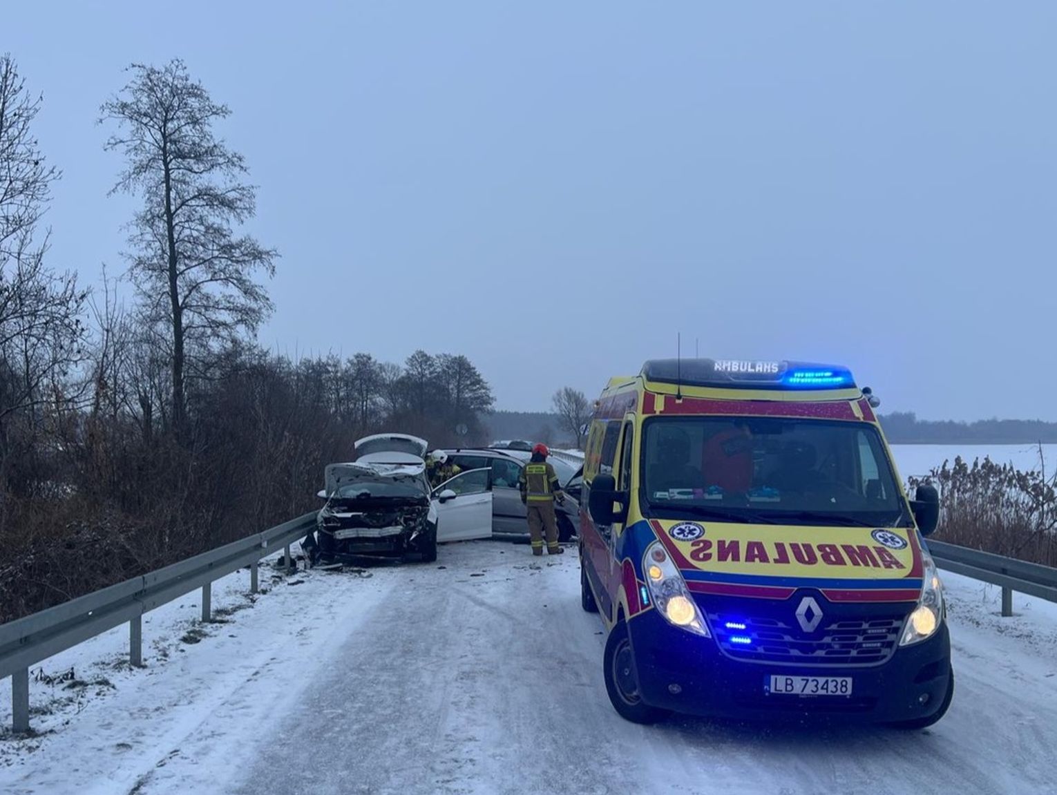 „Czołówka” w Siemieniu. Seat zjechał na przeciwległy pas