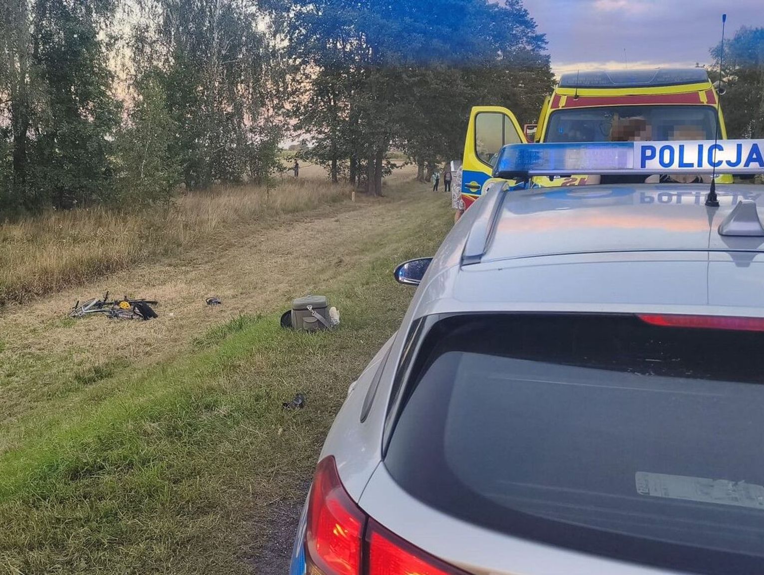 Derewiczna: BMW potrąciło dziecko na rowerze. Interweniował śmigłowiec LPR [ZDJĘCIA]
